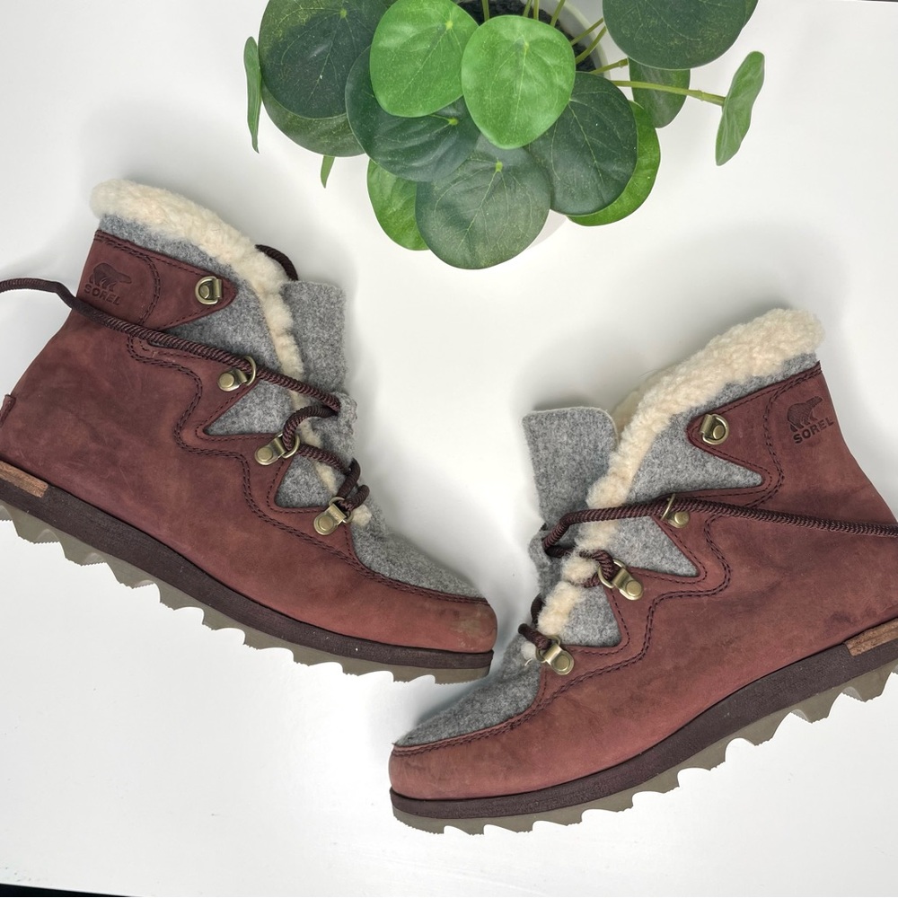 Sorel Sneakchic Alpine Winter Boots‎ 7.5 Red Leather